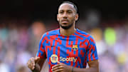 Oficial: Aubameyang é o novo camisa 9 do Chelsea, que pagou mais de R$ 70 milhões para tirá-lo do Barcelona. 