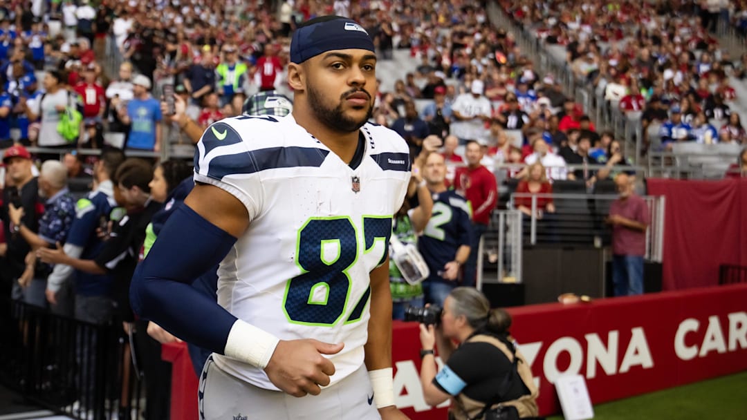 Seattle Seahawks tight end Noah Fant (87) against the Arizona Cardinals at State Farm Stadium. 