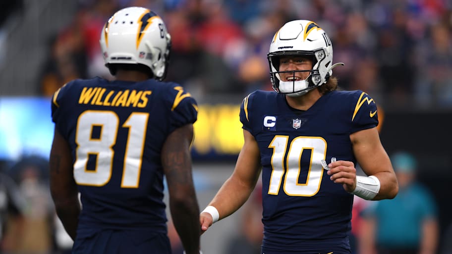 Los Angeles Chargers quarterback Justin Herbert (10) talks to wide receiver Mike Williams (81) during the second half at SoFi Stadium.  | Orlando Ramirez-Imagn Images