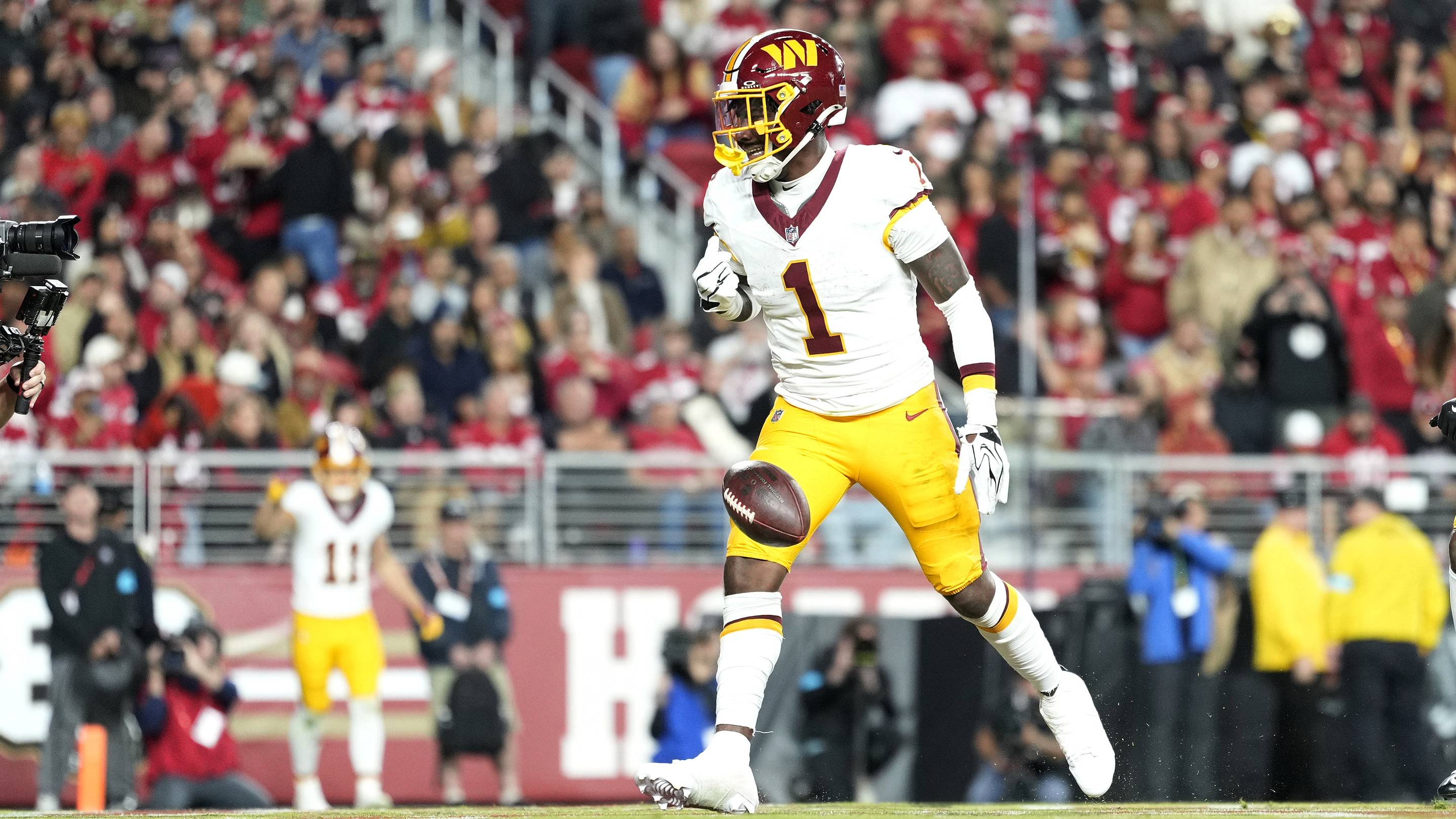 Week 8 Fantasy Football Start ’Em, Sit ’Em: Omarion Hampton VS Rachaad White