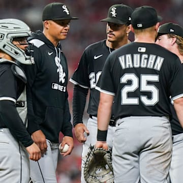 Chicago White Sox manager Will Venable speaks with his team during Wednesday's game against the Cincinnati Reds at Great American Ball Park.