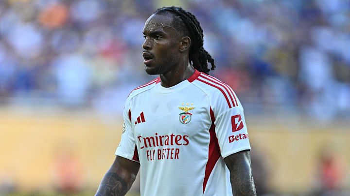Renato Sanches est prêté par le PSG à Benfica cette saison. Renato Sanches est prêté par le PSG à Benfica cette saison.