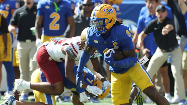 Pittsburgh Panthers linebacker Kyle Louis