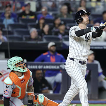 New York Yankees left fielder Cody Bellinger (35) hits a grand slam home run in the eighth inning against the New York Mets at Yankee Stadium on May 18.
