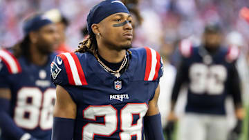 Dec 15, 2024; Glendale, Arizona, USA; New England Patriots cornerback Alex Austin (28) against the Arizona Cardinals at State Farm Stadium.