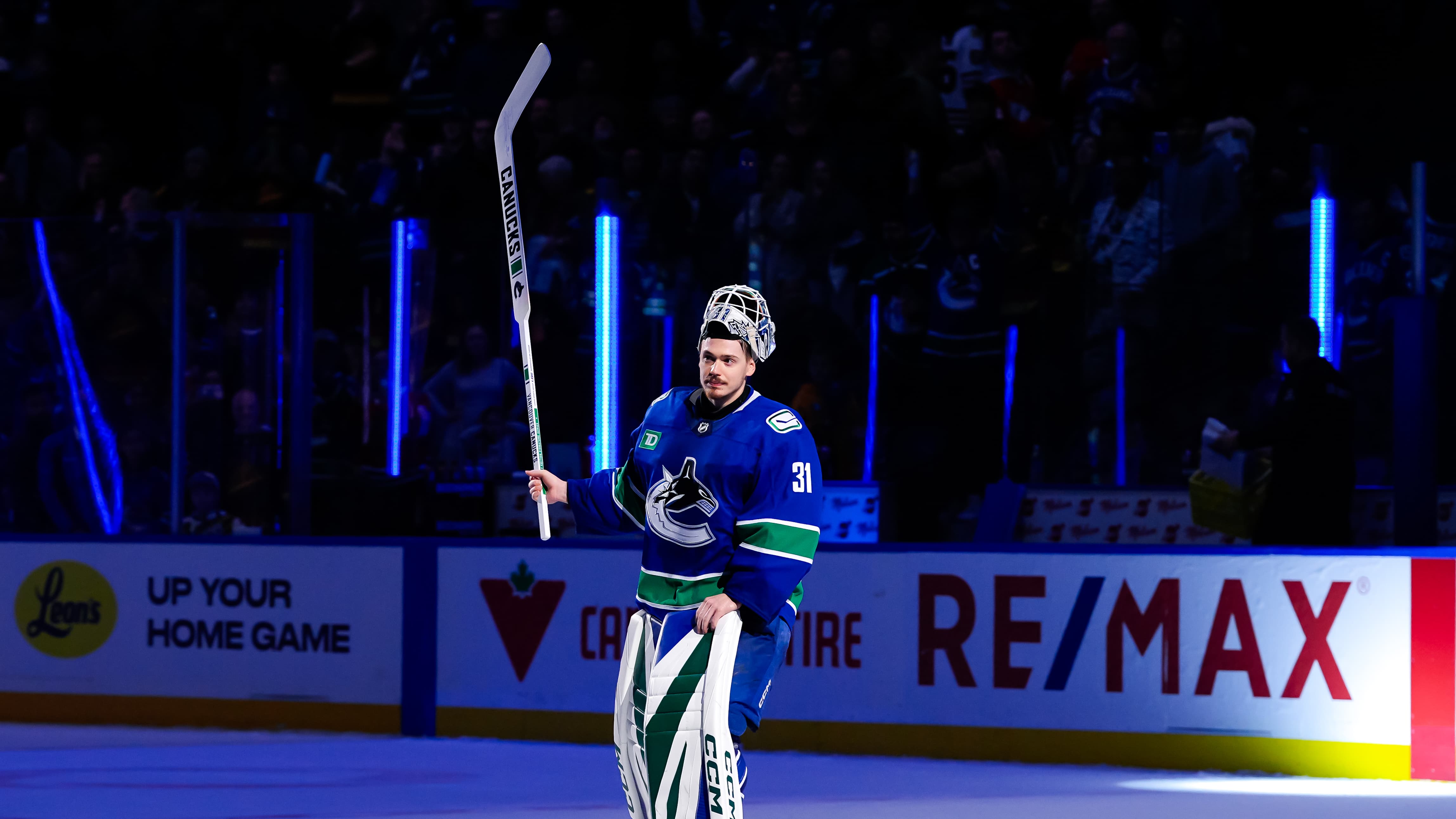 阿圖斯·西洛夫斯 (Arturs Silovs) 為加人隊 (Canucks) 4-1 戰勝黑鷹隊 (Blackhawks) 帶來精彩表現