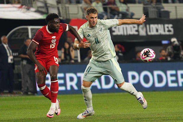 Santiago Giménez es de los grandes ausentes en la convocatoria de Javier Aguirre para esta fecha FIFA