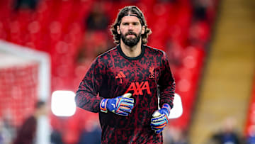 Alisson segue fora de combate por motivo de lesão