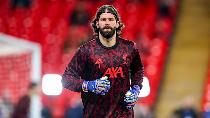 Alisson segue fora de combate por motivo de lesão