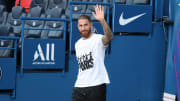 Sergio Ramos winkt