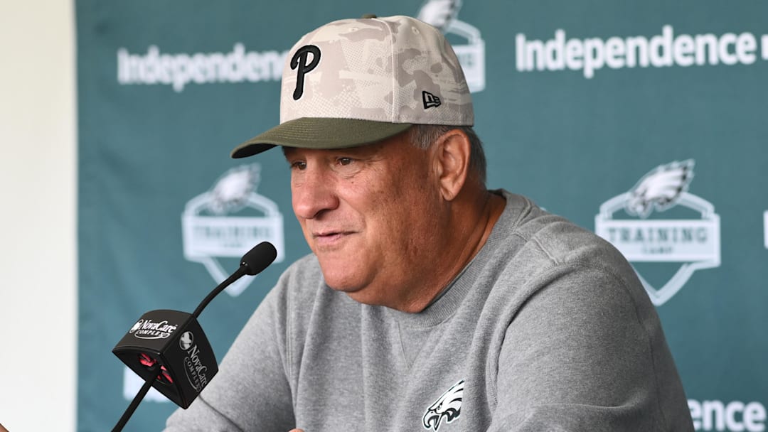 Philadelphia Eagles defensive coordinator Vic Fangio