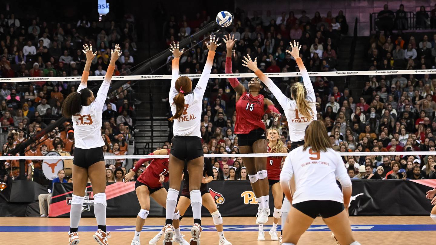 Las debilidades del Voleibol No. 2 de Texas expuestas en la victoria de exhibición sobre Rice