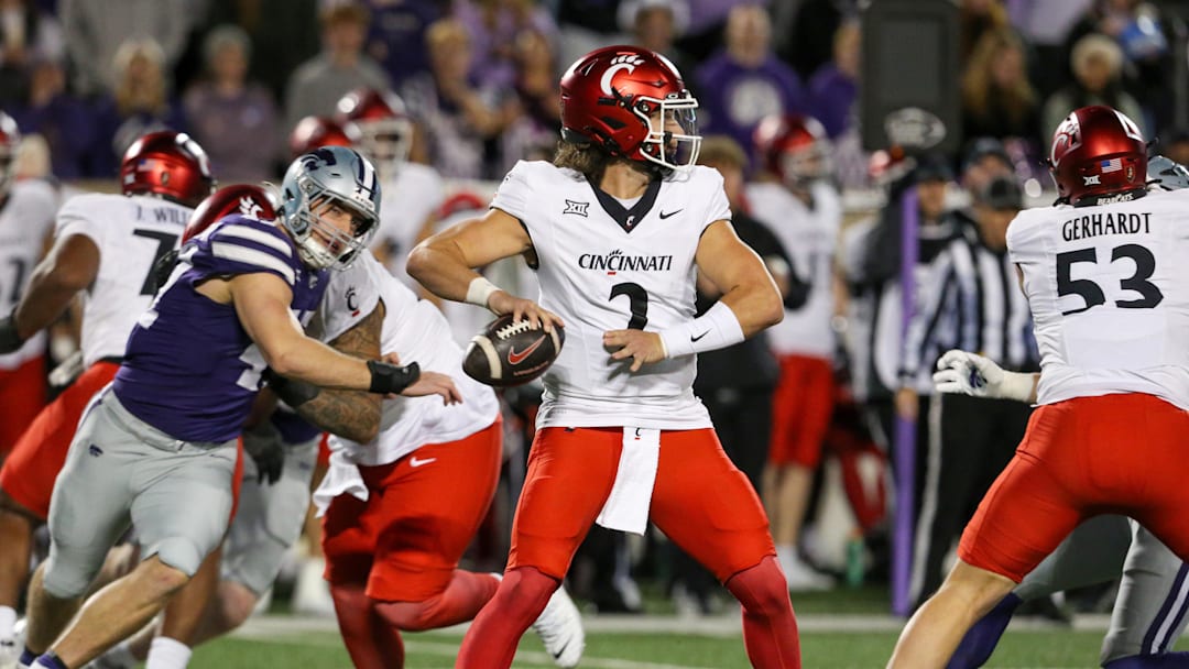 Nov 23, 2024; Manhattan, Kansas, USA; Cincinnati Bearcats quarterback Brendan Sorsby (2) drops back to pass during the fourth quarter against the Kansas State Wildcats at Bill Snyder Family Football Stadium. Mandatory Credit: Scott Sewell-Imagn Images Nov 23, 2024; Manhattan, Kansas, USA; Cincinnati Bearcats quarterback Brendan Sorsby (2) drops back to pass during the fourth quarter against the Kansas State Wildcats at Bill Snyder Family Football Stadium. Mandatory Credit: Scott Sewell-Imagn Images