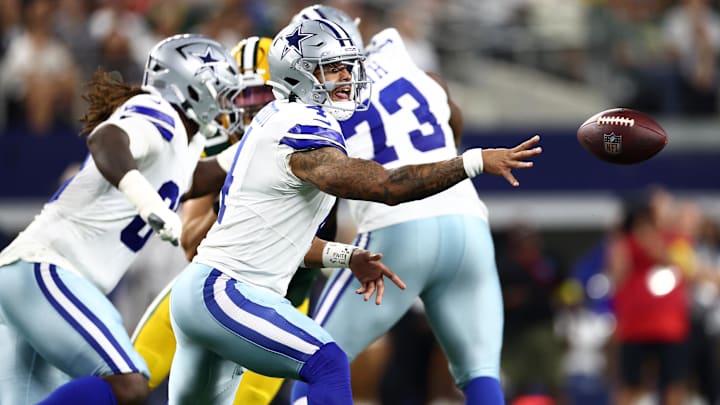 Dallas Cowboys quarterback Dak Prescott passes against the Green Bay Packers in the first quarter.