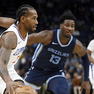 Los Angeles Clippers forward Kawhi Leonard (2) drives to the basket as Memphis Grizzlies forward-center Jaren Jackson Jr. (13) defends during the second half at FedExForum. Mandatory Credit: Petre Thomas-Imagn Images