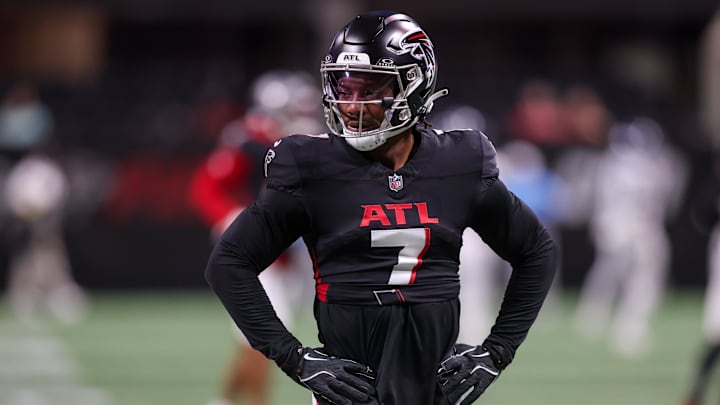 Aug 15, 2025; Atlanta, Georgia, USA; Atlanta Falcons running back Bijan Robinson (7) warms up before a game against the Tennessee Titans at Mercedes-Benz Stadium. Mandatory Credit: Brett Davis-Imagn Images
