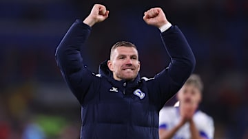 Edin Džeko segue sendo o principal nome da Bósnia mesmo aos 40 anos