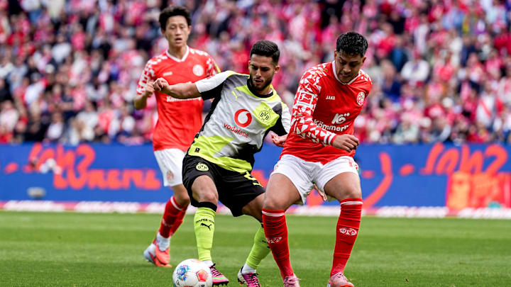 Borussia Dortmund segue à caça do Bayern de Munique