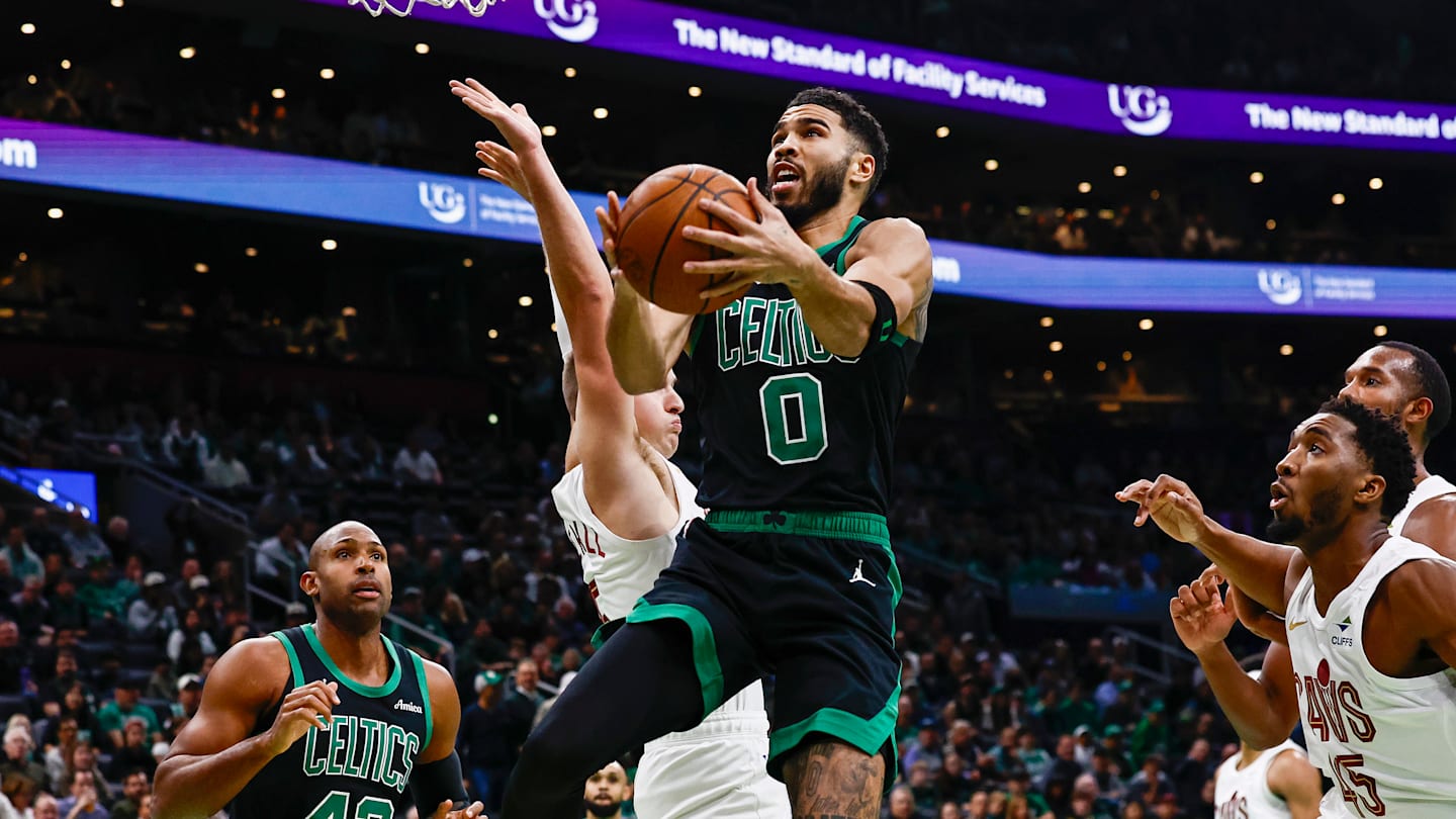 3 球，3 球，塞爾提克隊 120-117 NBA 盃戰勝騎士隊