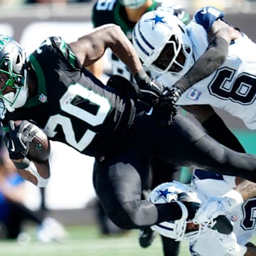 New York Jets running back Breece Hall (20), is tackled by the Dallas defense, Sunday, October 5, 2025.