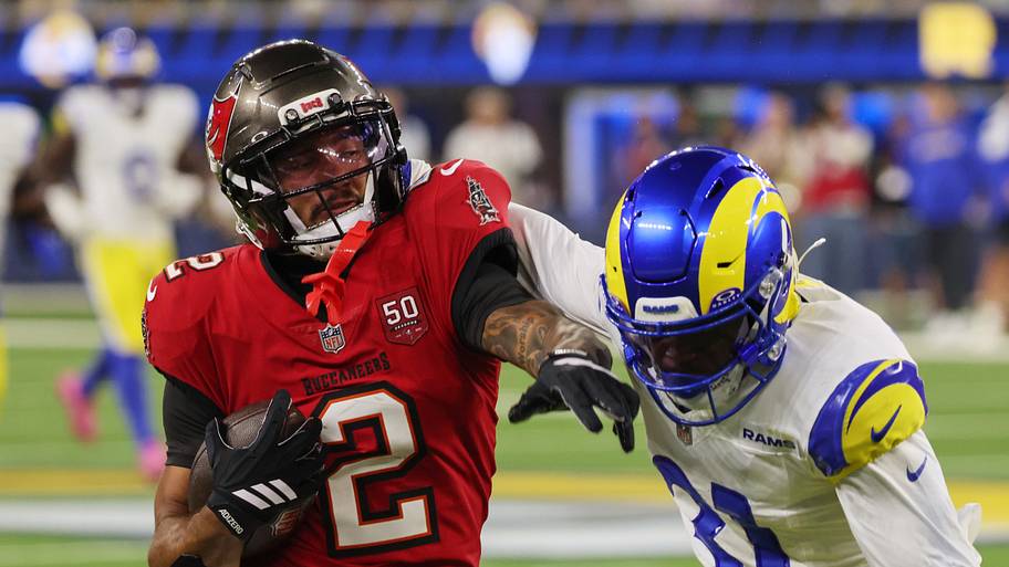 Emeka Egbuka catches a pass against the Rams.