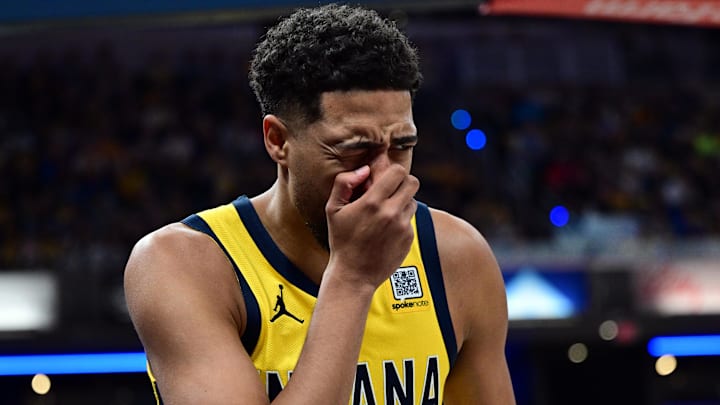 Oct 27, 2024; Indianapolis, Indiana, USA; Indiana Pacers guard Tyrese Haliburton (0) grabs his nose after being hit in the face during the first quarter against the Philadelphia 76ers at Gainbridge Fieldhouse. Mandatory Credit: Marc Lebryk-Imagn Images Oct 27, 2024; Indianapolis, Indiana, USA; Indiana Pacers guard Tyrese Haliburton (0) grabs his nose after being hit in the face during the first quarter against the Philadelphia 76ers at Gainbridge Fieldhouse. Mandatory Credit: Marc Lebryk-Imagn Images