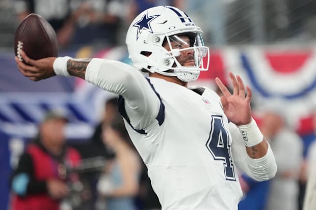 Dallas Cowboys QB Dak Prescott pre-game before the game against the Dallas Cowboys at MetLife Stadium.