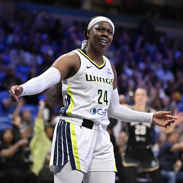Dallas Wings guard Arike Ogunbowale