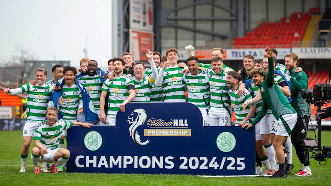 26th April 2025; Tannadice Park, Dundee, Scotland; Scottish Premiership Football, Dundee United versus Celtic; Celtic players celebrate winning the league after their victory today ActionPlus12779165 VagelisxGeorgariou 26th April 2025; Tannadice Park, Dundee, Scotland; Scottish Premiership Football, Dundee United versus Celtic; Celtic players celebrate winning the league after their victory today ActionPlus12779165 VagelisxGeorgariou
