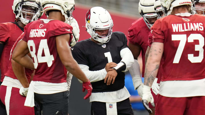 Arizona Cardinals quarterback Kyler Murray (1) huddles with his teammates during training camp at State Farm Stadium on Aug 6, 2024, in Glendale, Ariz.