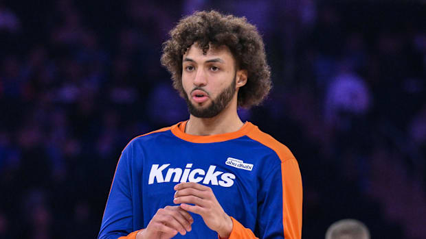 New York striker Knicks Anton Watson (21). 