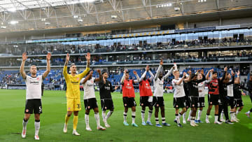 Die Eintracht freut sich über einen wichtigen Auswärtserfolg