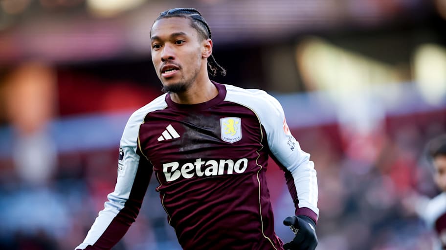 Boubacar Kamara in action for Aston Villa.