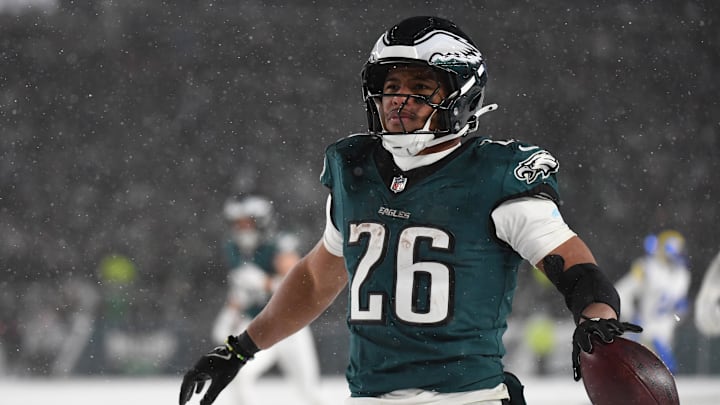 Ooof! Former Giants RB Saquon Barkley Named PFWA's Offensive Player of the  Year