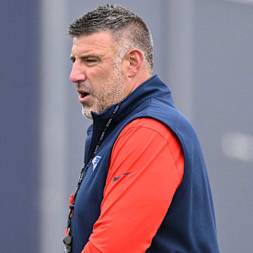 Jun 9, 2025; Foxborough, MA, USA; New England Patriots head coach Mike Vrabel watches over players during minicamp at Gillette Stadium. Mandatory Credit: Eric Canha-Imagn Images