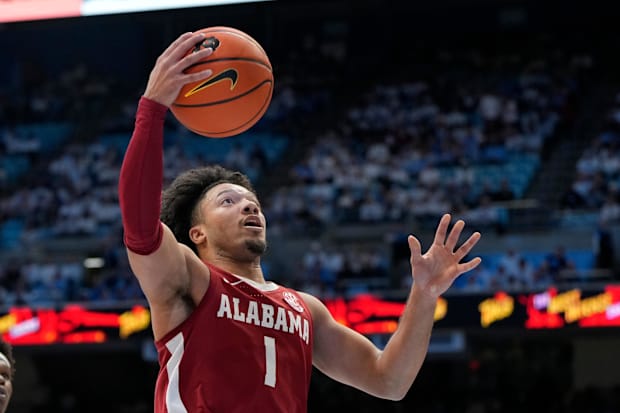 Alabama guard Mark Sears scores on a lay-up.