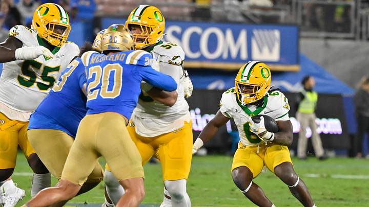 Sep 28, 2024; Pasadena, California, USA; Oregon Ducks running back Noah Whittington (6) carries the ball during the third quarter against the UCLA Bruins at the Rose Bowl. Mandatory Credit: Robert Hanashiro-Imagn Images