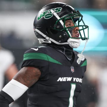Dec 22, 2022; East Rutherford, New Jersey, USA; New York Jets cornerback Sauce Gardner (1) looks up in front of New York Jets wide receiver Jeff Smith (16) during the first half at MetLife Stadium