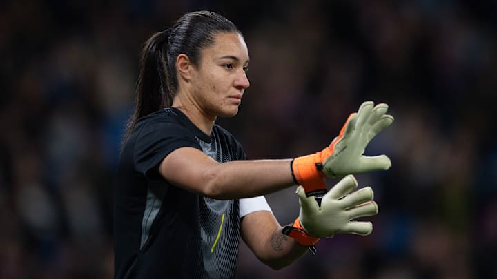 Lorena é a goleira da equipe verde-amarela