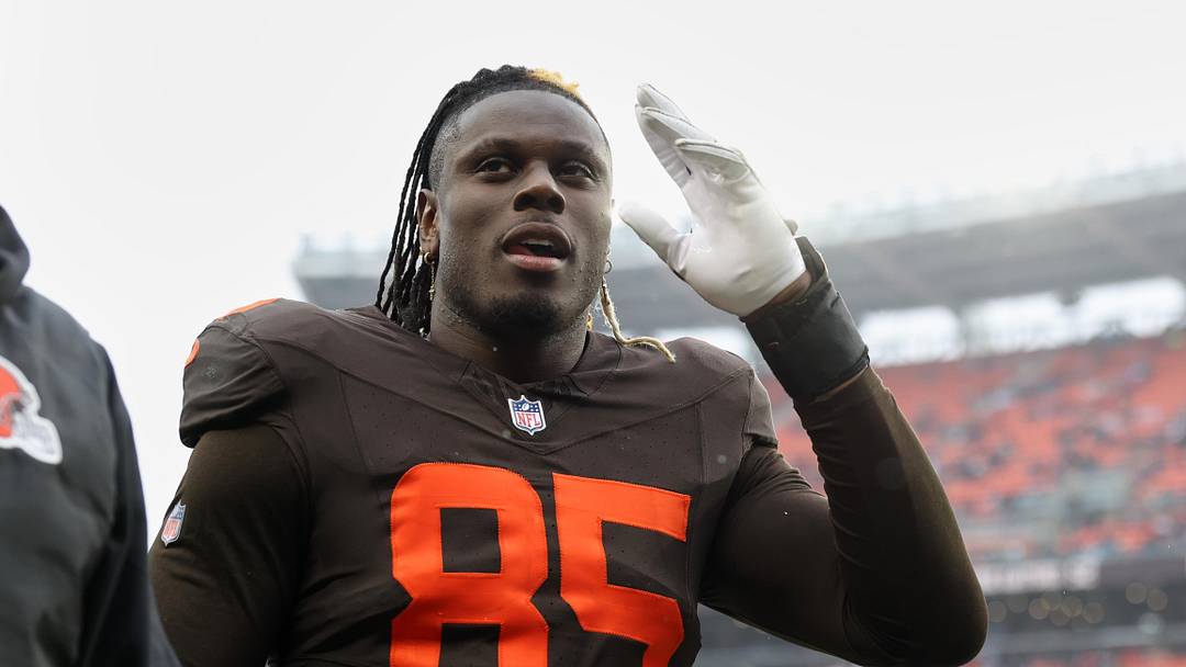Dec 7, 2025; Cleveland, Ohio, USA; Cleveland Browns tight end David Njoku (85) walks off the field after the game against the Tennessee Titans at Huntington Bank Field. Mandatory Credit: Scott Galvin-Imagn Images Dec 7, 2025; Cleveland, Ohio, USA; Cleveland Browns tight end David Njoku (85) walks off the field after the game against the Tennessee Titans at Huntington Bank Field. Mandatory Credit: Scott Galvin-Imagn Images