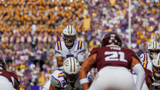 Nov 25, 2023; Baton Rouge, Louisiana, USA;  LSU Tigers quarterback Jayden Daniels (5) calls for the ball against Texas A&