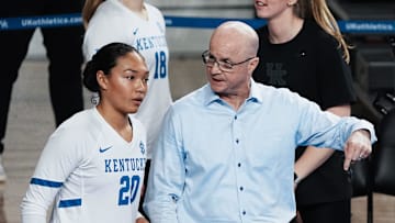Kentucky head coach Craig Skinner instructed Asia Thigpen (20). 