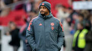 Vincent Kompany an der Seitenlinie des FC Bayern