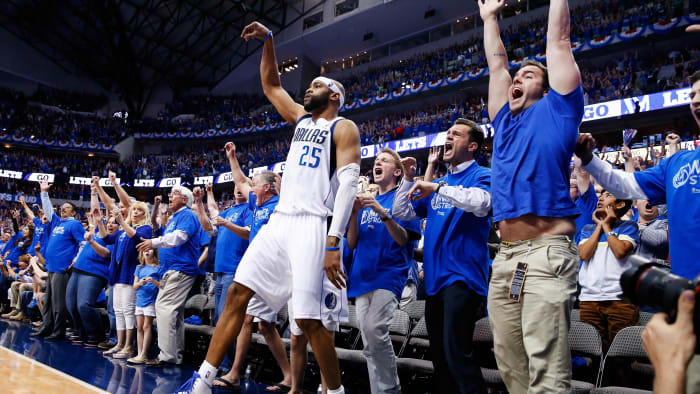 Dallas Mavs Ex Vince Carter Elected to Basketball Hall of Fame