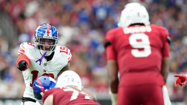 Sep 17, 2023; Glendale, Arizona, USA; New York Giants safety Isaiah Simmons (19) calls signals against the Arizona Cardinals during the second half at State Farm Stadium.  