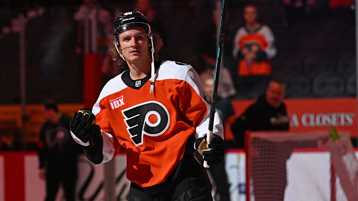 Trevor Zegras is a good bet to continue his assist streak on Monday night.