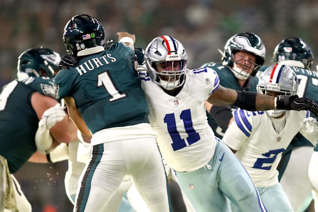 Dallas Cowboys linebacker Micah Parsons rushes the passer in the game against the Philadelphia Eagles.