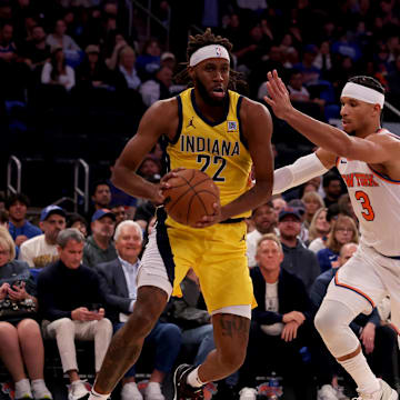 Oct 25, 2024; New York, New York, USA; Indiana Pacers forward Isaiah Jackson (22) controls the ball against New York Knicks guard Josh Hart (3) during the second quarter at Madison Square Garden. Mandatory Credit: Brad Penner-Imagn Images