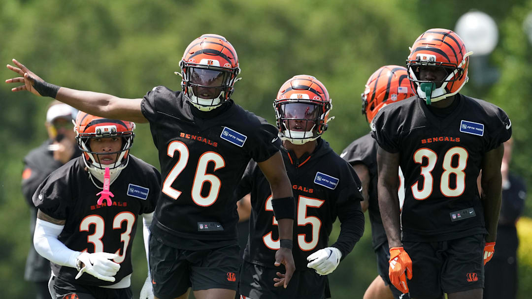 Jun 10, 2025; Cincinnati, OH, USA; Cincinnati Bengals safety Daijahn Anthony (33), safety Tycen Anderson (26), cornerback Jalen Davis (35) and cornerback DJ Ivey (38) take the field during practice at Paycor Stadium. Mandatory Credit: Kareem Elgazzar-Imagn Images Jun 10, 2025; Cincinnati, OH, USA; Cincinnati Bengals safety Daijahn Anthony (33), safety Tycen Anderson (26), cornerback Jalen Davis (35) and cornerback DJ Ivey (38) take the field during practice at Paycor Stadium. Mandatory Credit: Kareem Elgazzar-Imagn Images