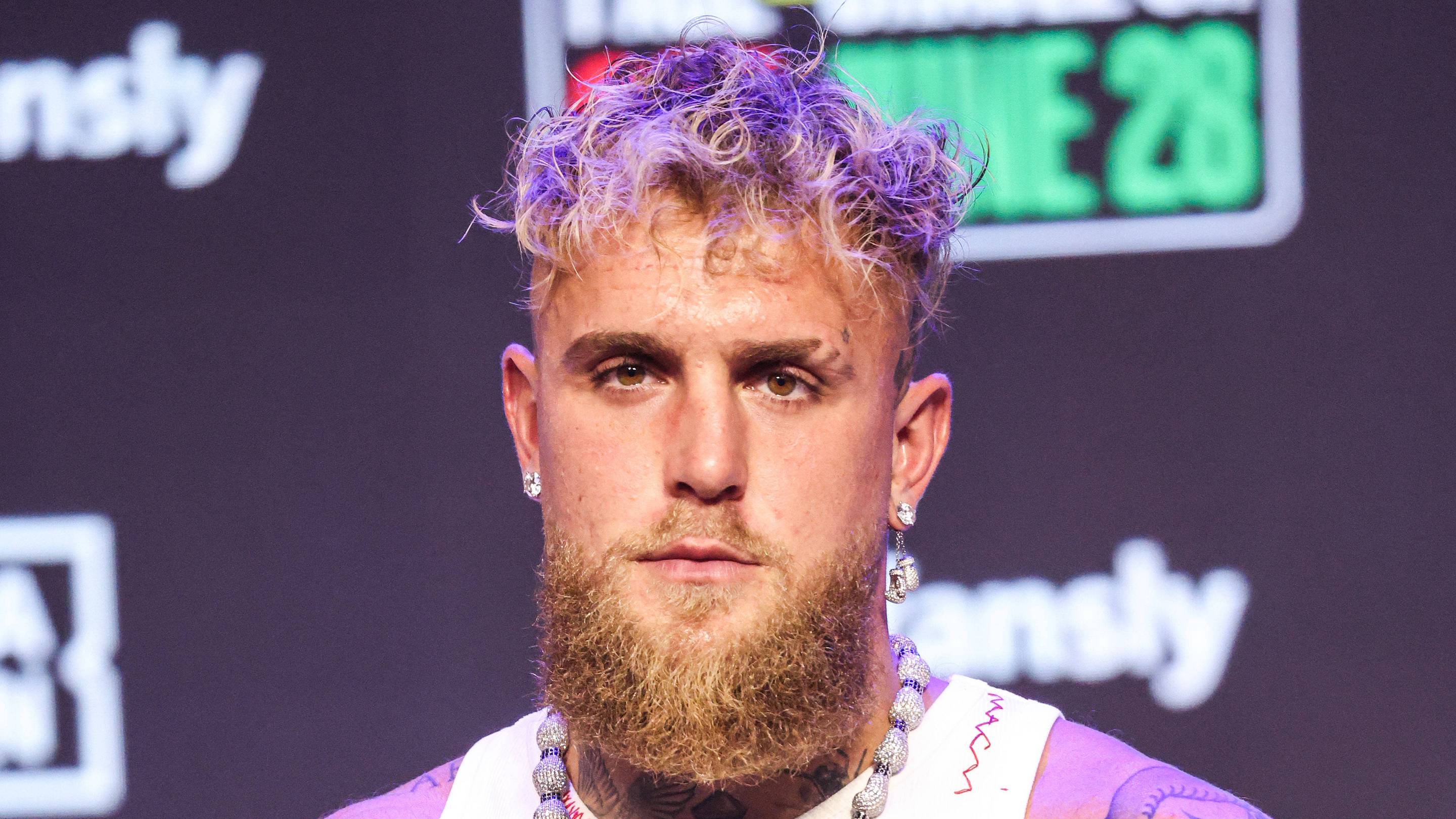 Ex-UFC Champ Sounds Off On Jake Paul–Anthony Joshua $184 Million Purse Leak